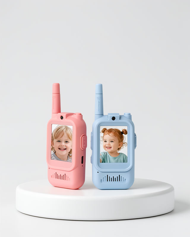 Ses ve görüntü desteği sunan ekranlı walkie talkie oyuncağı