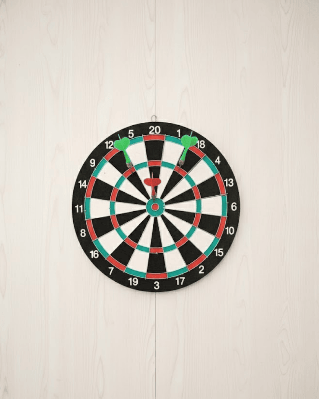 Ev ve Oyun Alanları İçin 15 İnç Dart Tahtası 4 Dart Oku Dahil