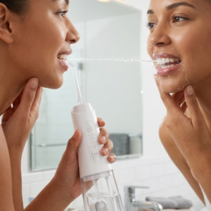 IPX7 Su Geçirmez Şarjlı Ağız Duşu 320 ml Su Tanklı Ayarlanabilir Basınçlı