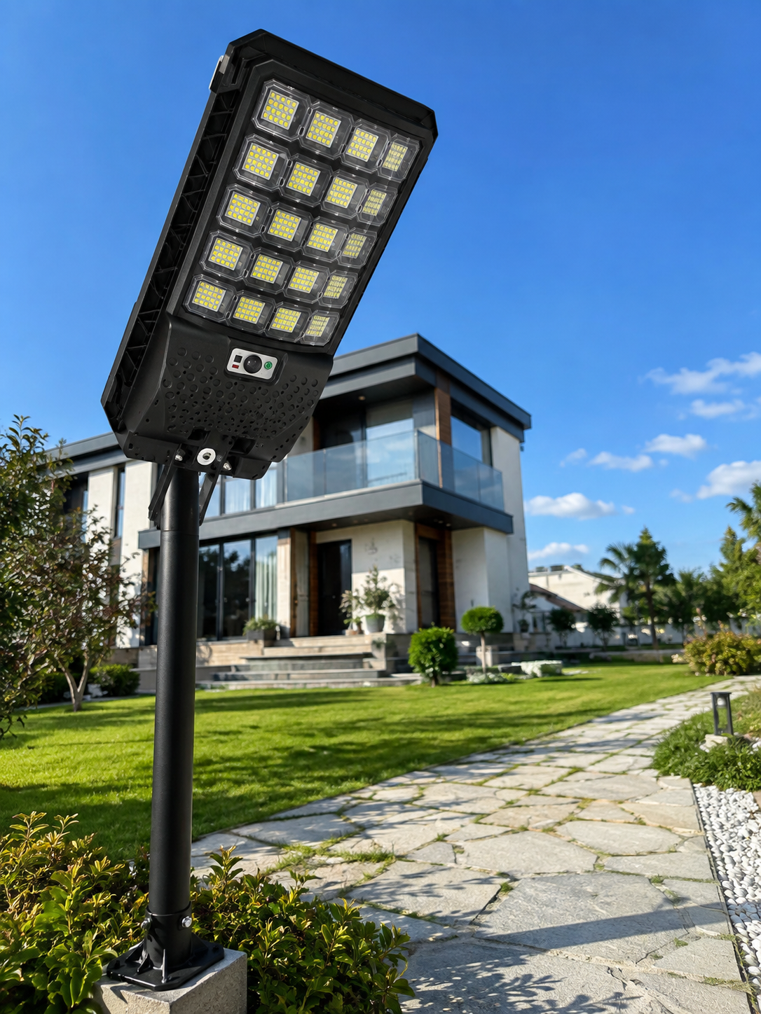 Güneş Enerjili Dış Mekan LED Lambası Geniş Aydınlatma Açılı Akıllı Sokak Lambası