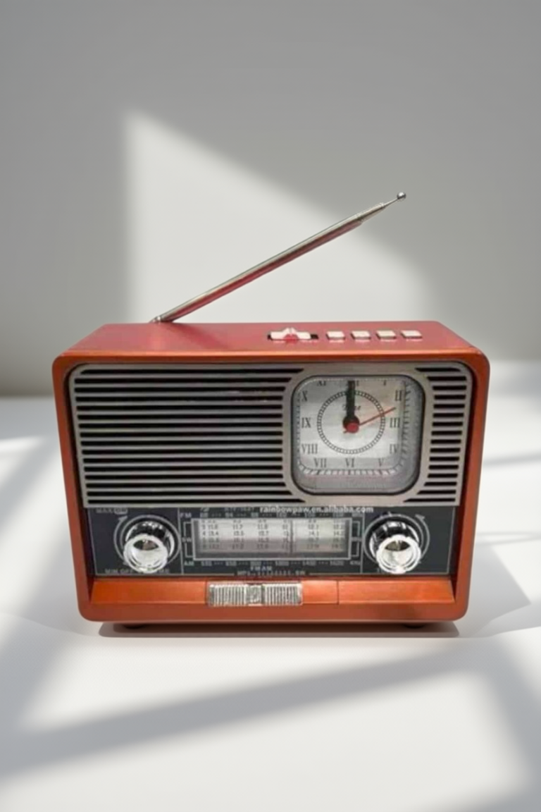 Nostaljik Görünümlü USB Girişli Bluetooth Bağlantılı Radyo