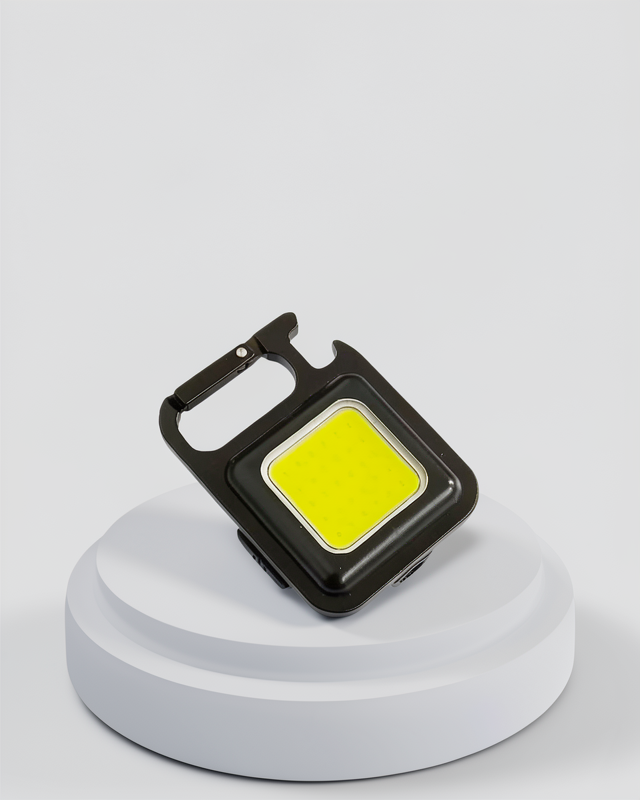 USB Şarjlı Mini 800 Lümen LED El Feneri – 3 Kademeli Işık ve Şişe Açacaklı Taşınabilir Tasarım